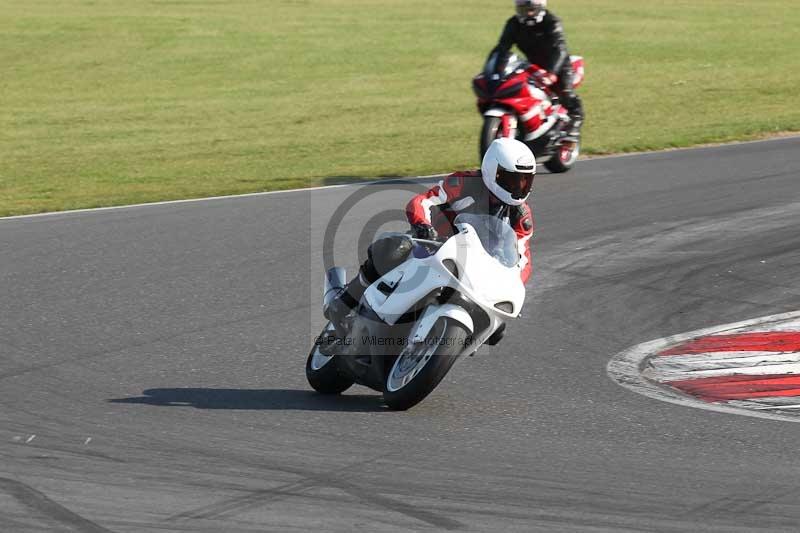 Motorcycle action photographs;Trackday digital images;event digital images;eventdigitalimages;no limits trackday;peter wileman photography;snetterton;snetterton circuit norfolk;snetterton photographs;trackday;trackday photos