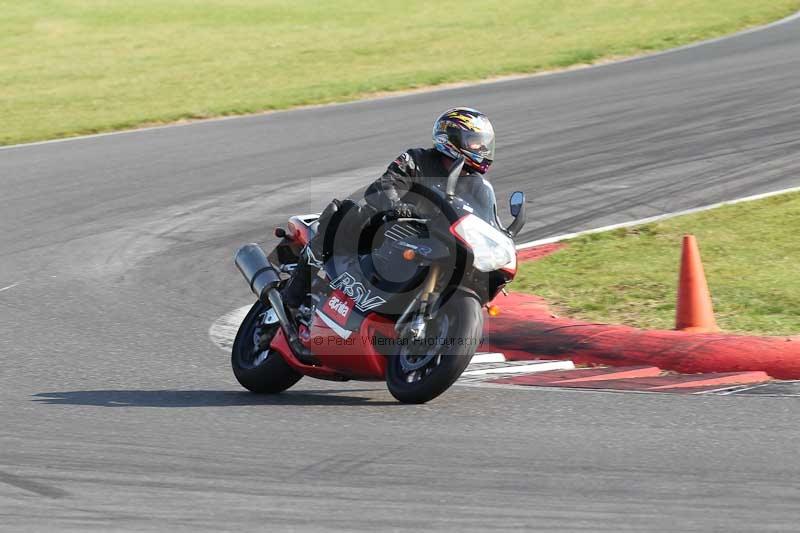 Motorcycle action photographs;Trackday digital images;event digital images;eventdigitalimages;no limits trackday;peter wileman photography;snetterton;snetterton circuit norfolk;snetterton photographs;trackday;trackday photos