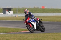 Motorcycle-action-photographs;Trackday-digital-images;event-digital-images;eventdigitalimages;no-limits-trackday;peter-wileman-photography;snetterton;snetterton-circuit-norfolk;snetterton-photographs;trackday;trackday-photos
