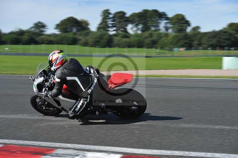 Motorcycle action photographs;event digital images;eventdigitalimages;no limits trackday;oulton park;oulton park circuit cheshire;oulton park photographs;peter wileman photography;trackday;trackday digital images;trackday photos