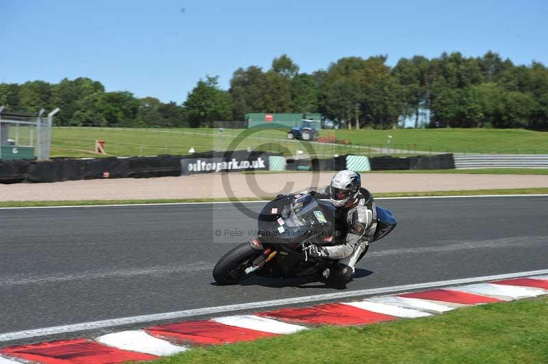 Motorcycle action photographs;event digital images;eventdigitalimages;no limits trackday;oulton park;oulton park circuit cheshire;oulton park photographs;peter wileman photography;trackday;trackday digital images;trackday photos