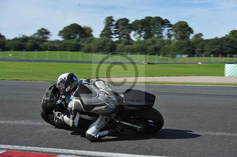 Motorcycle action photographs;event digital images;eventdigitalimages;no limits trackday;oulton park;oulton park circuit cheshire;oulton park photographs;peter wileman photography;trackday;trackday digital images;trackday photos