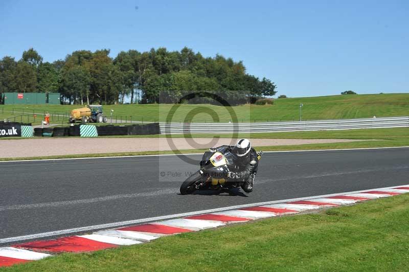 Motorcycle action photographs;event digital images;eventdigitalimages;no limits trackday;oulton park;oulton park circuit cheshire;oulton park photographs;peter wileman photography;trackday;trackday digital images;trackday photos