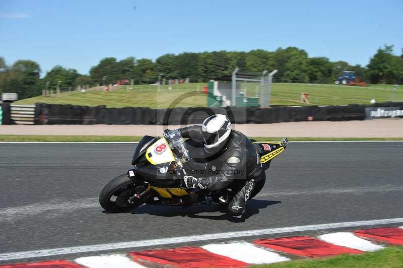 Motorcycle action photographs;event digital images;eventdigitalimages;no limits trackday;oulton park;oulton park circuit cheshire;oulton park photographs;peter wileman photography;trackday;trackday digital images;trackday photos