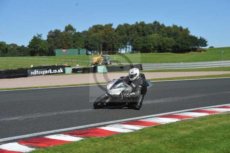 Motorcycle action photographs;event digital images;eventdigitalimages;no limits trackday;oulton park;oulton park circuit cheshire;oulton park photographs;peter wileman photography;trackday;trackday digital images;trackday photos