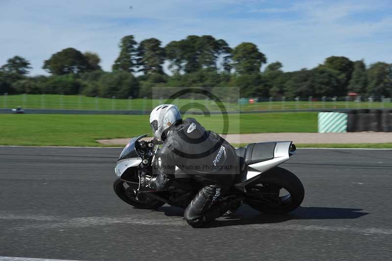 Motorcycle action photographs;event digital images;eventdigitalimages;no limits trackday;oulton park;oulton park circuit cheshire;oulton park photographs;peter wileman photography;trackday;trackday digital images;trackday photos