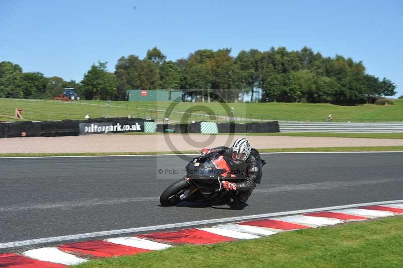 Motorcycle action photographs;event digital images;eventdigitalimages;no limits trackday;oulton park;oulton park circuit cheshire;oulton park photographs;peter wileman photography;trackday;trackday digital images;trackday photos