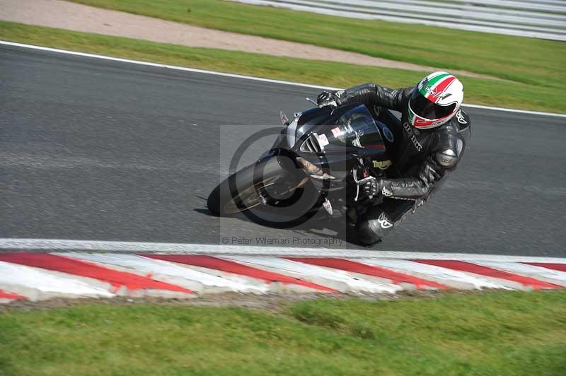 Motorcycle action photographs;event digital images;eventdigitalimages;no limits trackday;oulton park;oulton park circuit cheshire;oulton park photographs;peter wileman photography;trackday;trackday digital images;trackday photos