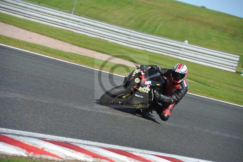 Motorcycle action photographs;event digital images;eventdigitalimages;no limits trackday;oulton park;oulton park circuit cheshire;oulton park photographs;peter wileman photography;trackday;trackday digital images;trackday photos