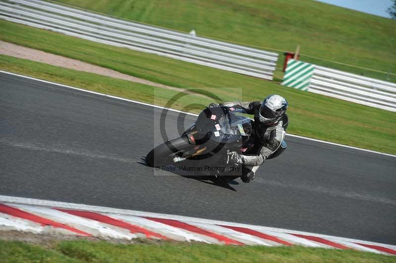 Motorcycle action photographs;event digital images;eventdigitalimages;no limits trackday;oulton park;oulton park circuit cheshire;oulton park photographs;peter wileman photography;trackday;trackday digital images;trackday photos