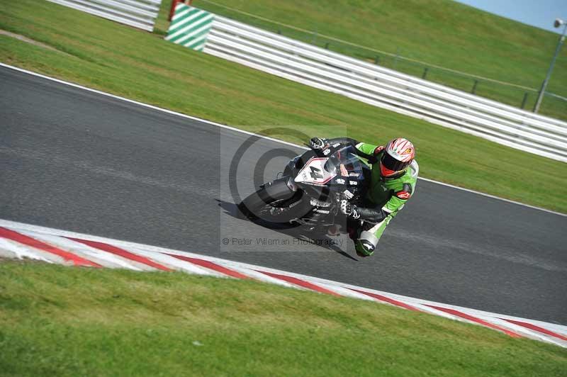 Motorcycle action photographs;event digital images;eventdigitalimages;no limits trackday;oulton park;oulton park circuit cheshire;oulton park photographs;peter wileman photography;trackday;trackday digital images;trackday photos