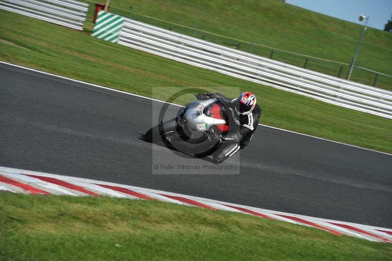 Motorcycle action photographs;event digital images;eventdigitalimages;no limits trackday;oulton park;oulton park circuit cheshire;oulton park photographs;peter wileman photography;trackday;trackday digital images;trackday photos