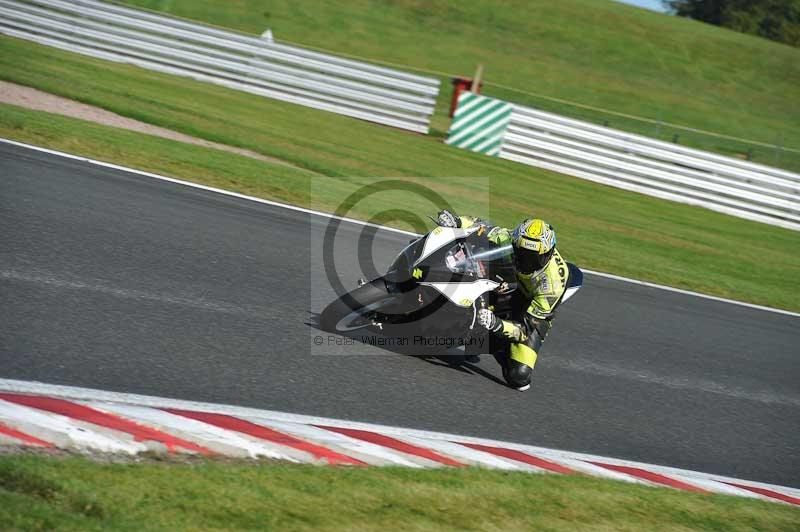 Motorcycle action photographs;event digital images;eventdigitalimages;no limits trackday;oulton park;oulton park circuit cheshire;oulton park photographs;peter wileman photography;trackday;trackday digital images;trackday photos