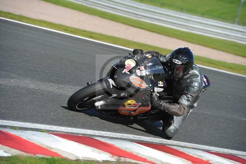 Motorcycle action photographs;event digital images;eventdigitalimages;no limits trackday;oulton park;oulton park circuit cheshire;oulton park photographs;peter wileman photography;trackday;trackday digital images;trackday photos