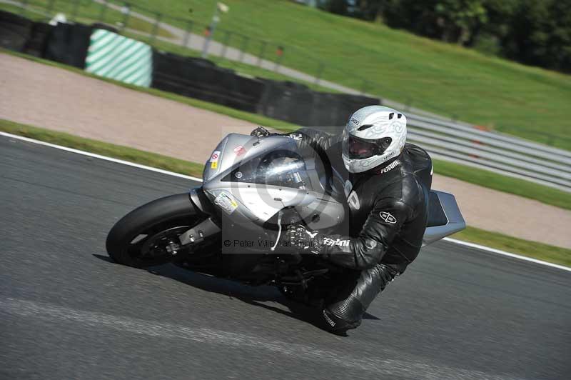 Motorcycle action photographs;event digital images;eventdigitalimages;no limits trackday;oulton park;oulton park circuit cheshire;oulton park photographs;peter wileman photography;trackday;trackday digital images;trackday photos