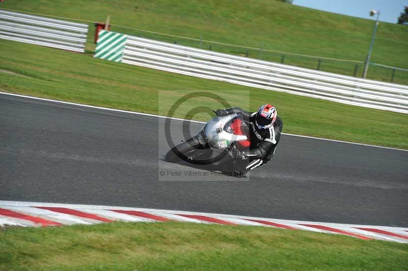 Motorcycle action photographs;event digital images;eventdigitalimages;no limits trackday;oulton park;oulton park circuit cheshire;oulton park photographs;peter wileman photography;trackday;trackday digital images;trackday photos