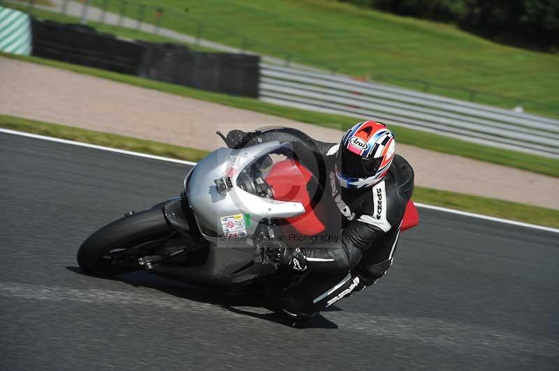 Motorcycle action photographs;event digital images;eventdigitalimages;no limits trackday;oulton park;oulton park circuit cheshire;oulton park photographs;peter wileman photography;trackday;trackday digital images;trackday photos