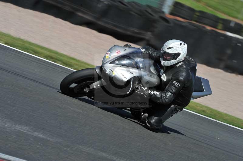 Motorcycle action photographs;event digital images;eventdigitalimages;no limits trackday;oulton park;oulton park circuit cheshire;oulton park photographs;peter wileman photography;trackday;trackday digital images;trackday photos