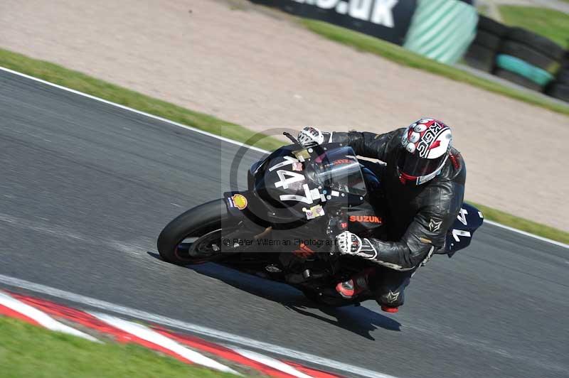 Motorcycle action photographs;event digital images;eventdigitalimages;no limits trackday;oulton park;oulton park circuit cheshire;oulton park photographs;peter wileman photography;trackday;trackday digital images;trackday photos