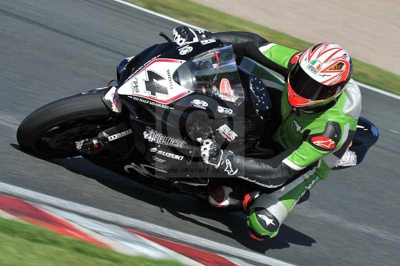 Motorcycle action photographs;event digital images;eventdigitalimages;no limits trackday;oulton park;oulton park circuit cheshire;oulton park photographs;peter wileman photography;trackday;trackday digital images;trackday photos