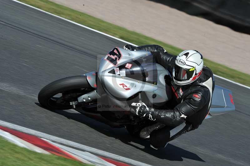 Motorcycle action photographs;event digital images;eventdigitalimages;no limits trackday;oulton park;oulton park circuit cheshire;oulton park photographs;peter wileman photography;trackday;trackday digital images;trackday photos