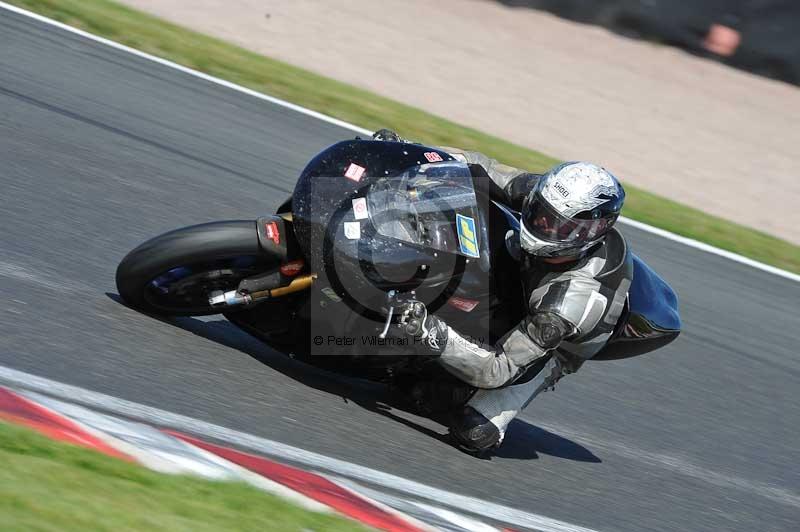 Motorcycle action photographs;event digital images;eventdigitalimages;no limits trackday;oulton park;oulton park circuit cheshire;oulton park photographs;peter wileman photography;trackday;trackday digital images;trackday photos