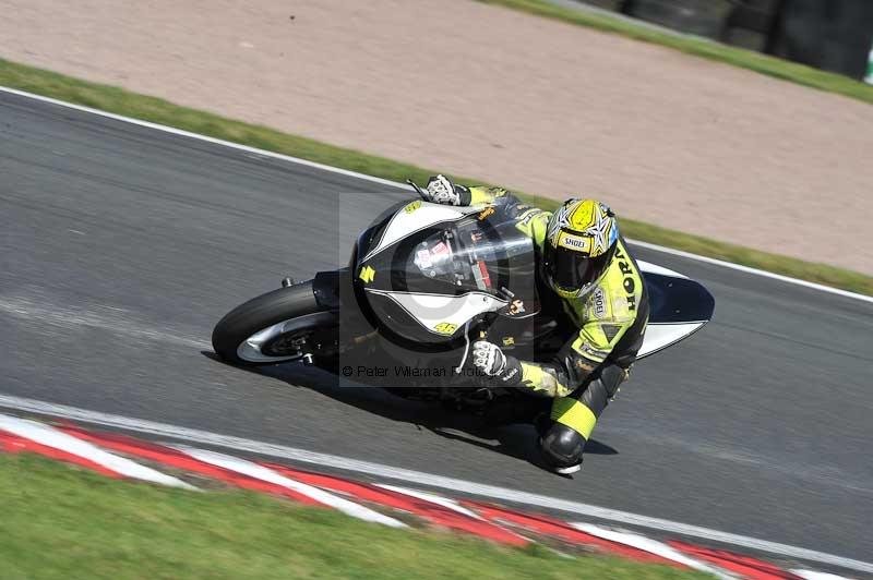 Motorcycle action photographs;event digital images;eventdigitalimages;no limits trackday;oulton park;oulton park circuit cheshire;oulton park photographs;peter wileman photography;trackday;trackday digital images;trackday photos