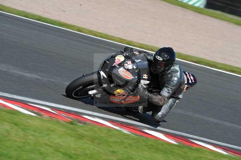 Motorcycle action photographs;event digital images;eventdigitalimages;no limits trackday;oulton park;oulton park circuit cheshire;oulton park photographs;peter wileman photography;trackday;trackday digital images;trackday photos