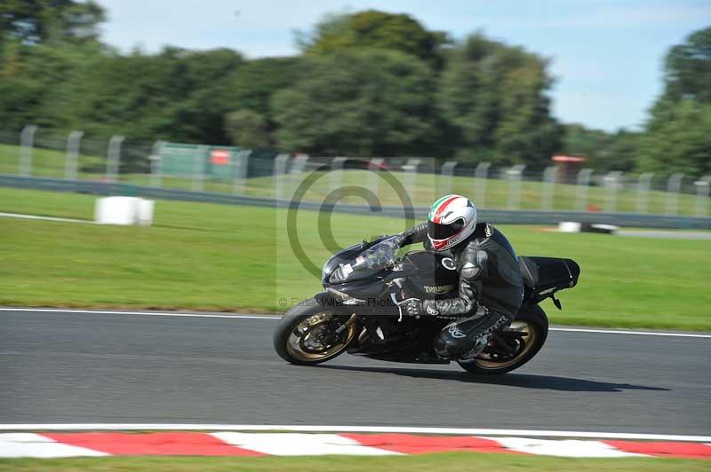 Motorcycle action photographs;event digital images;eventdigitalimages;no limits trackday;oulton park;oulton park circuit cheshire;oulton park photographs;peter wileman photography;trackday;trackday digital images;trackday photos