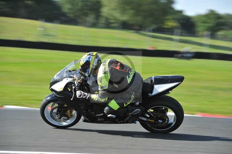 Motorcycle action photographs;event digital images;eventdigitalimages;no limits trackday;oulton park;oulton park circuit cheshire;oulton park photographs;peter wileman photography;trackday;trackday digital images;trackday photos