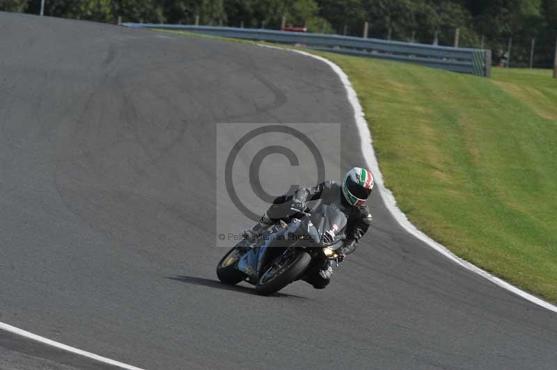 Motorcycle action photographs;event digital images;eventdigitalimages;no limits trackday;oulton park;oulton park circuit cheshire;oulton park photographs;peter wileman photography;trackday;trackday digital images;trackday photos