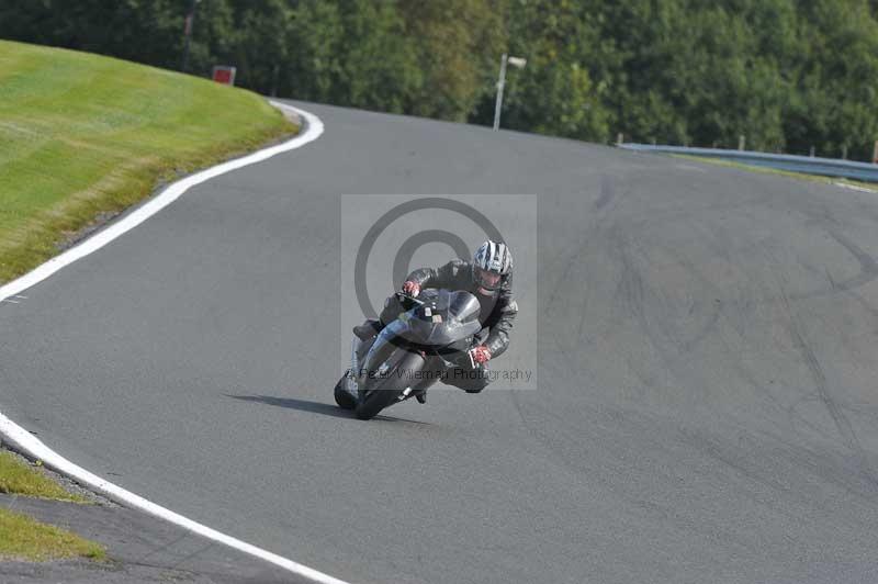 Motorcycle action photographs;event digital images;eventdigitalimages;no limits trackday;oulton park;oulton park circuit cheshire;oulton park photographs;peter wileman photography;trackday;trackday digital images;trackday photos