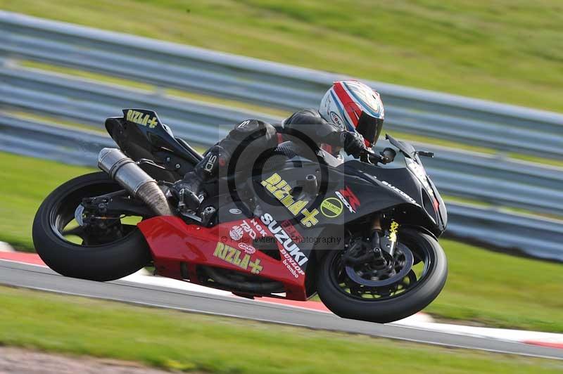 Motorcycle action photographs;event digital images;eventdigitalimages;no limits trackday;oulton park;oulton park circuit cheshire;oulton park photographs;peter wileman photography;trackday;trackday digital images;trackday photos