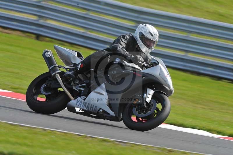 Motorcycle action photographs;event digital images;eventdigitalimages;no limits trackday;oulton park;oulton park circuit cheshire;oulton park photographs;peter wileman photography;trackday;trackday digital images;trackday photos
