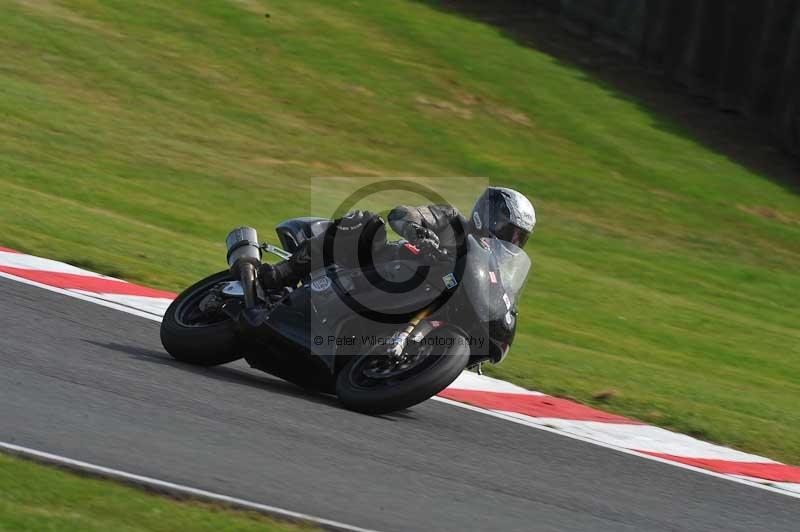 Motorcycle action photographs;event digital images;eventdigitalimages;no limits trackday;oulton park;oulton park circuit cheshire;oulton park photographs;peter wileman photography;trackday;trackday digital images;trackday photos