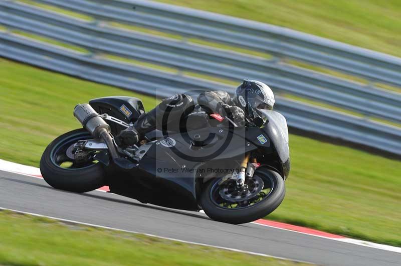 Motorcycle action photographs;event digital images;eventdigitalimages;no limits trackday;oulton park;oulton park circuit cheshire;oulton park photographs;peter wileman photography;trackday;trackday digital images;trackday photos