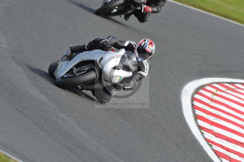Motorcycle action photographs;event digital images;eventdigitalimages;no limits trackday;oulton park;oulton park circuit cheshire;oulton park photographs;peter wileman photography;trackday;trackday digital images;trackday photos
