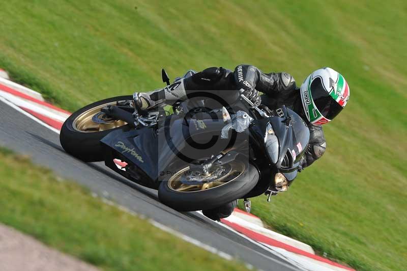 Motorcycle action photographs;event digital images;eventdigitalimages;no limits trackday;oulton park;oulton park circuit cheshire;oulton park photographs;peter wileman photography;trackday;trackday digital images;trackday photos