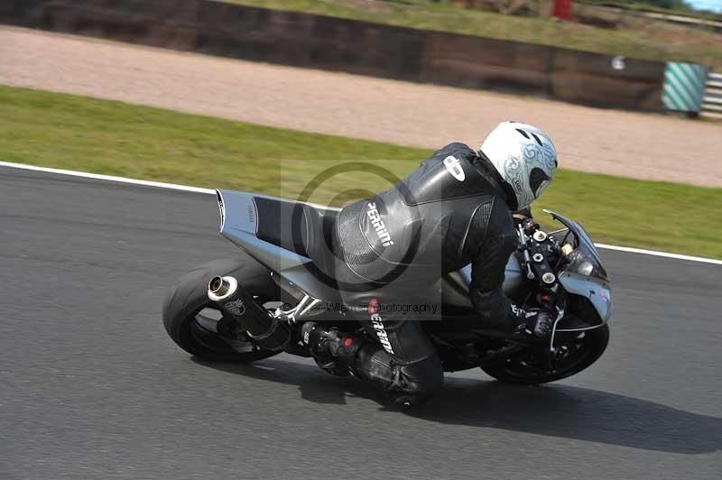 Motorcycle action photographs;event digital images;eventdigitalimages;no limits trackday;oulton park;oulton park circuit cheshire;oulton park photographs;peter wileman photography;trackday;trackday digital images;trackday photos
