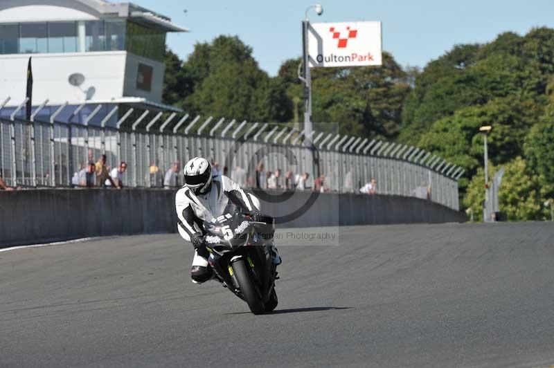 Motorcycle action photographs;event digital images;eventdigitalimages;no limits trackday;oulton park;oulton park circuit cheshire;oulton park photographs;peter wileman photography;trackday;trackday digital images;trackday photos