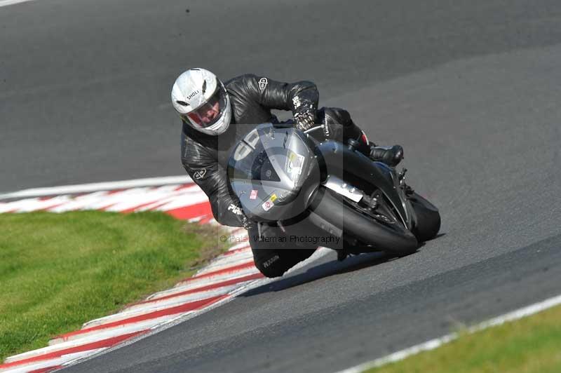 Motorcycle action photographs;event digital images;eventdigitalimages;no limits trackday;oulton park;oulton park circuit cheshire;oulton park photographs;peter wileman photography;trackday;trackday digital images;trackday photos