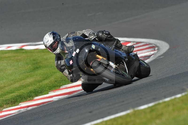 Motorcycle action photographs;event digital images;eventdigitalimages;no limits trackday;oulton park;oulton park circuit cheshire;oulton park photographs;peter wileman photography;trackday;trackday digital images;trackday photos
