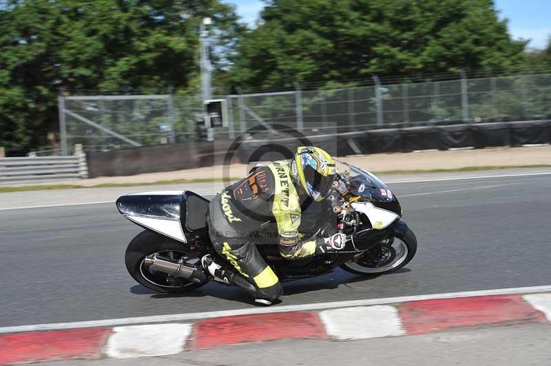 Motorcycle action photographs;event digital images;eventdigitalimages;no limits trackday;oulton park;oulton park circuit cheshire;oulton park photographs;peter wileman photography;trackday;trackday digital images;trackday photos