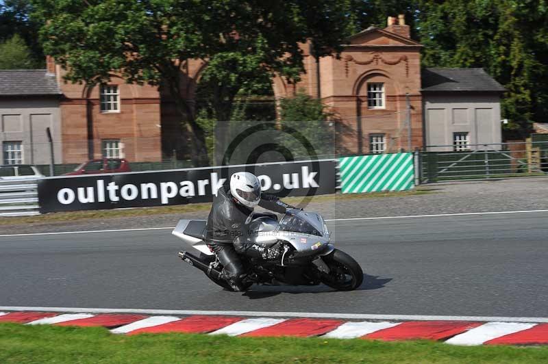 Motorcycle action photographs;event digital images;eventdigitalimages;no limits trackday;oulton park;oulton park circuit cheshire;oulton park photographs;peter wileman photography;trackday;trackday digital images;trackday photos