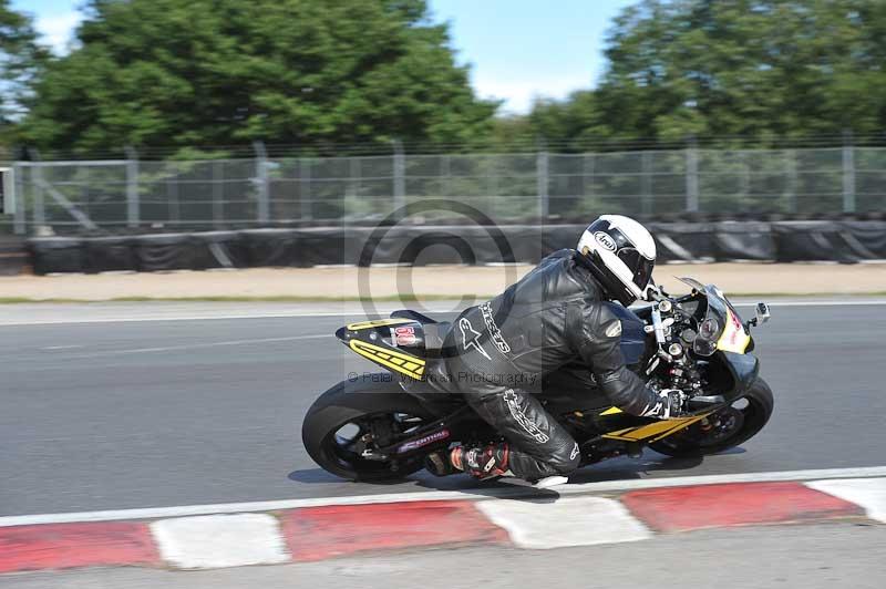 Motorcycle action photographs;event digital images;eventdigitalimages;no limits trackday;oulton park;oulton park circuit cheshire;oulton park photographs;peter wileman photography;trackday;trackday digital images;trackday photos