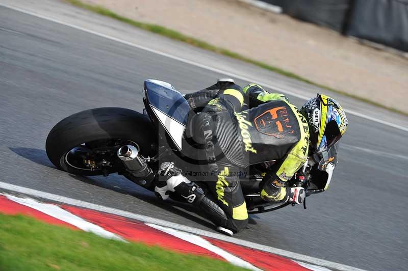 Motorcycle action photographs;event digital images;eventdigitalimages;no limits trackday;oulton park;oulton park circuit cheshire;oulton park photographs;peter wileman photography;trackday;trackday digital images;trackday photos