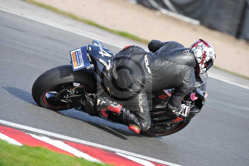 Motorcycle action photographs;event digital images;eventdigitalimages;no limits trackday;oulton park;oulton park circuit cheshire;oulton park photographs;peter wileman photography;trackday;trackday digital images;trackday photos
