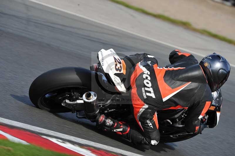 Motorcycle action photographs;event digital images;eventdigitalimages;no limits trackday;oulton park;oulton park circuit cheshire;oulton park photographs;peter wileman photography;trackday;trackday digital images;trackday photos