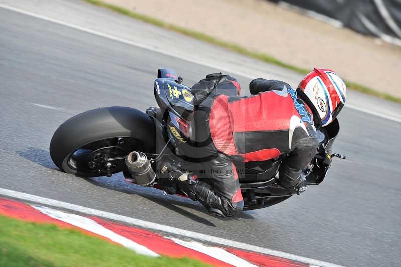 Motorcycle action photographs;event digital images;eventdigitalimages;no limits trackday;oulton park;oulton park circuit cheshire;oulton park photographs;peter wileman photography;trackday;trackday digital images;trackday photos