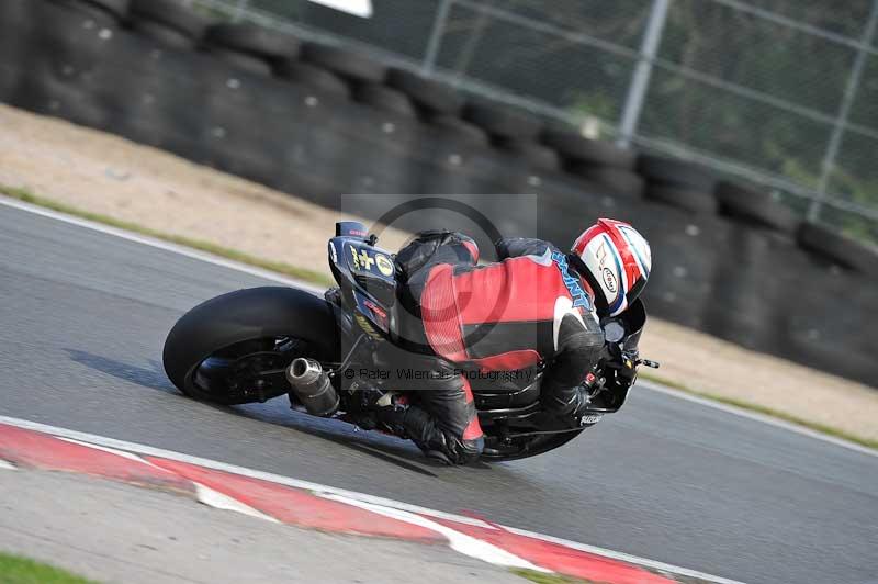 Motorcycle action photographs;event digital images;eventdigitalimages;no limits trackday;oulton park;oulton park circuit cheshire;oulton park photographs;peter wileman photography;trackday;trackday digital images;trackday photos